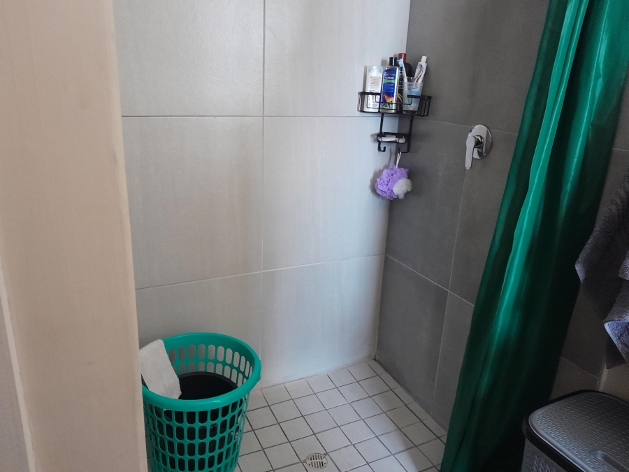 To Let 1 Bedroom Property for Rent in Pinelands Western Cape